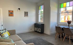 Bright And Stylish 2 Bedroom First Floor Flat